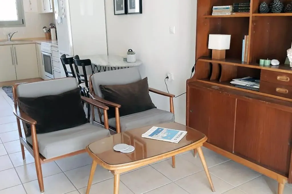 Calm & Airy Beach House Apartment In Nikiti