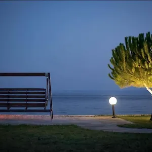 Ξενοδοχείο με διαμερίσματα On The Wave Spitakia Sto Kyma, Νικήτη